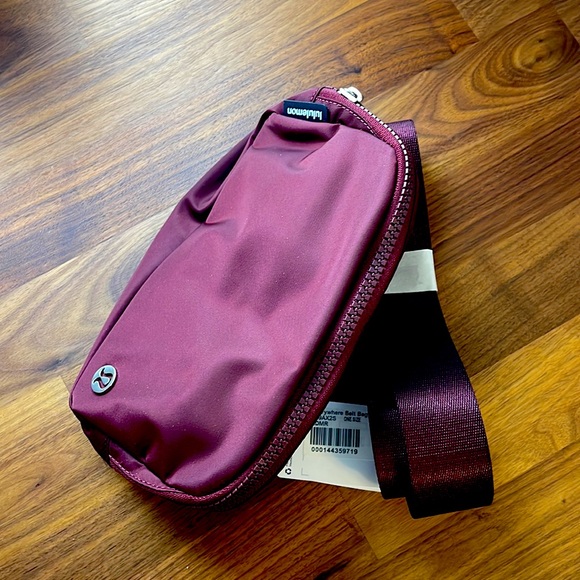 lululemon Everywhere Belt Bag Red Merlot - Picture 7 of 7